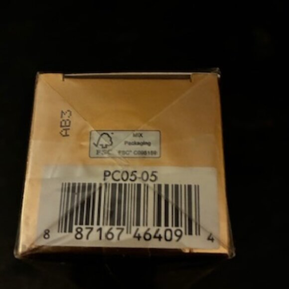 Re-Nutriv Ultra Radiance Liq Foundation - NEW; SEALED BOX - 2in1Desert Beige - Picture 7 of 8